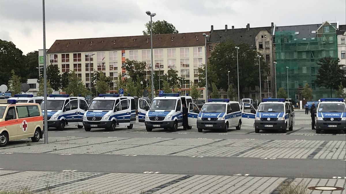 Policie v Saské Kamenici před začátkem protestu 