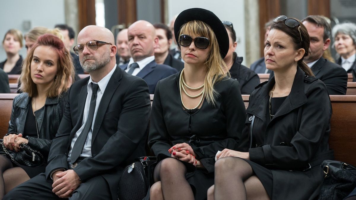 Tereza Voříšková, Hynek Čermák, Pavla Beretová a Klára Melíšková v seriálu Dabing Street.
