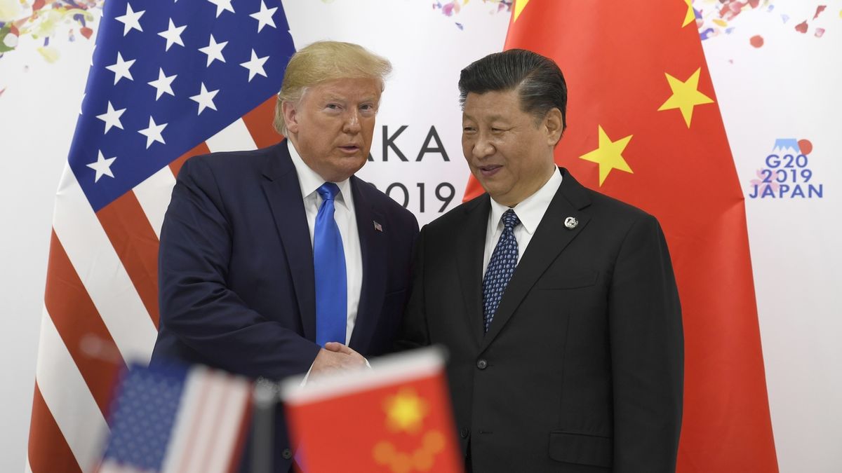 Americký prezident Donald se svým čínským pretějškem Si Ťin-pchingem na summitu G-20 v Ósace