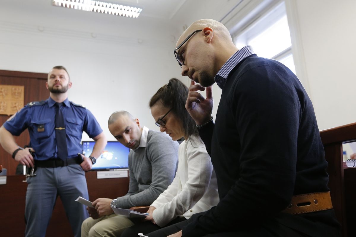 Armin Nahvi a Arash Nahvi před pražským soudem
