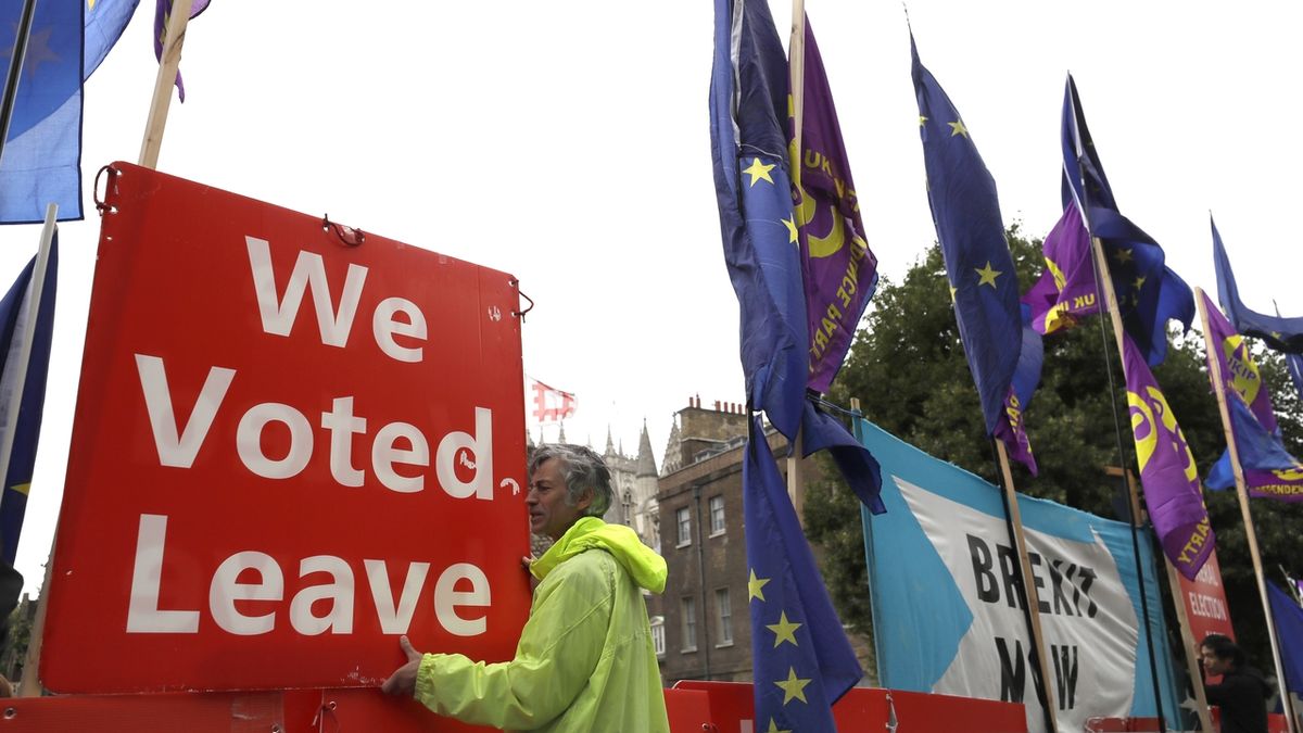 Demonstrace za brexit před britským parlamentem 