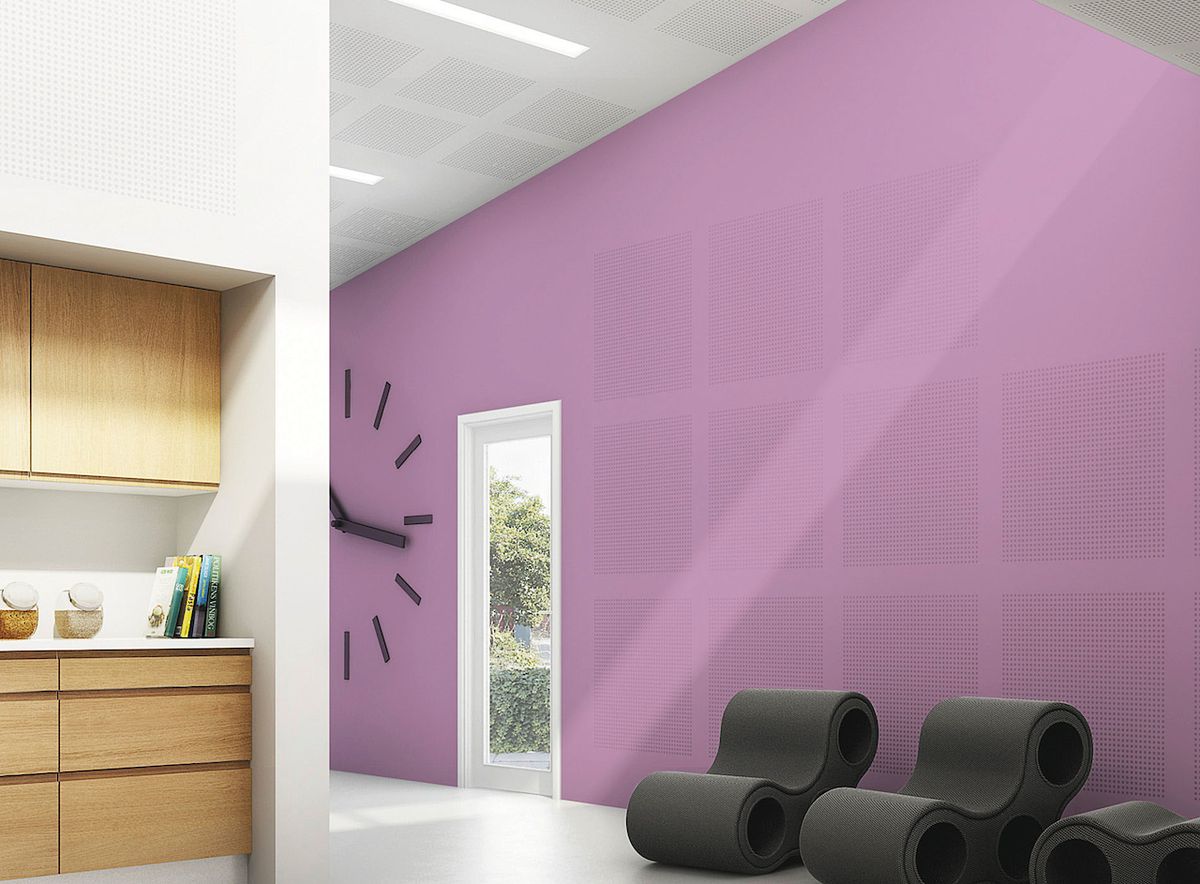 Z důvodu akustického nebo čistě estetického řešení interiéru je možné provést obklad stěn perforovanými akustickými deskami Gyptone BIG či Rigiton i na svislých plochách daného interiéru. 