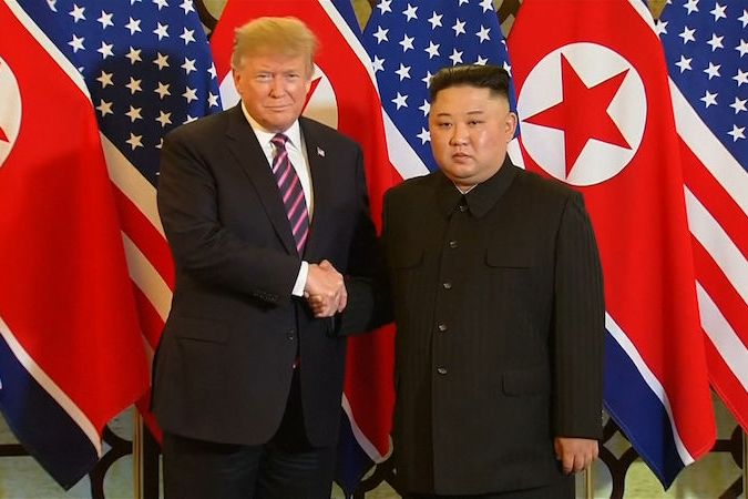 BEZ KOMENTÁŘE: Schůzka Donalda Trumpa a Kim Čong-una v Hanoji