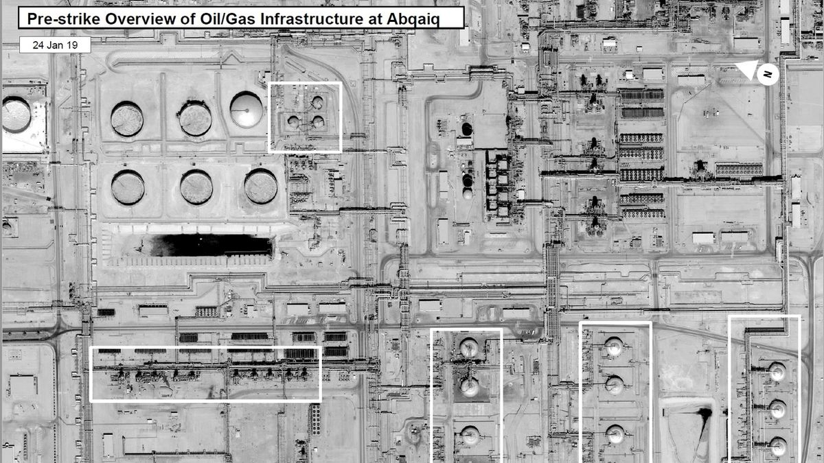 Satelitní snímek Saudi Aramco publikovaný americkou vládou