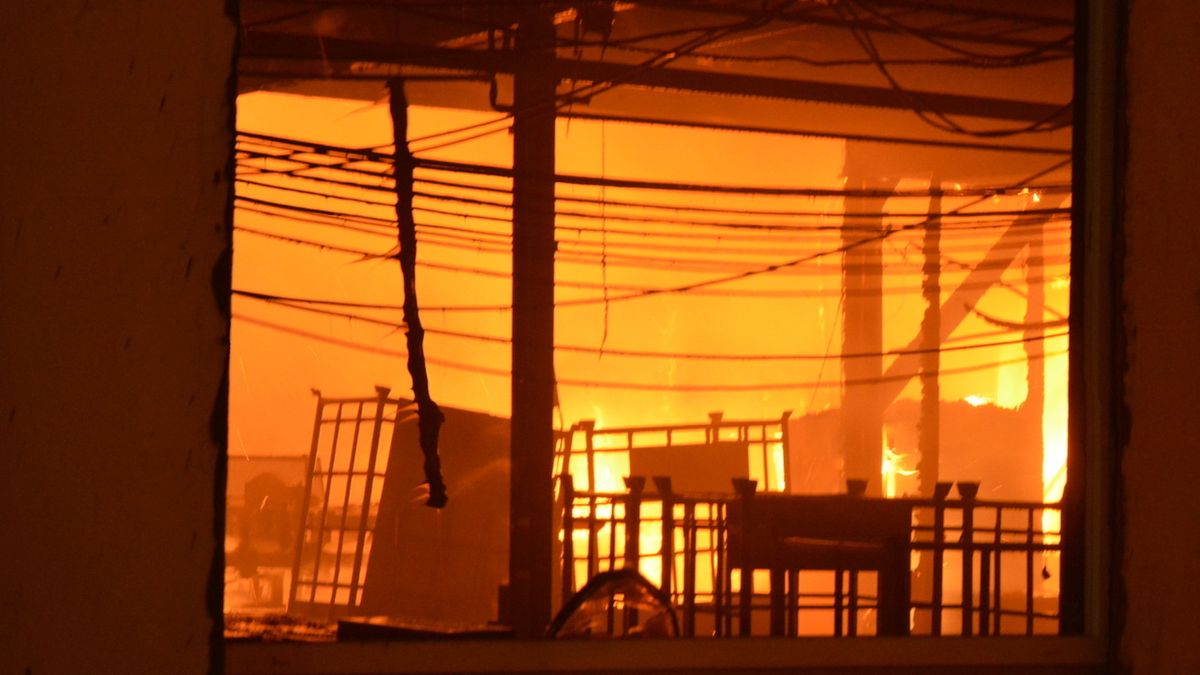 Požár výrobní haly firmy Kovona