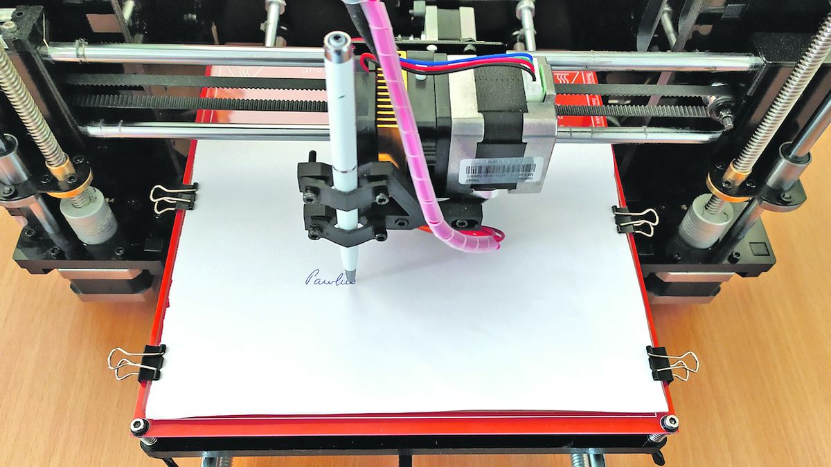 Data ze speciální tužky jsou přenesena do 3D tiskárny, s jejíž pomocí lze padělek podpisu vyrobit.