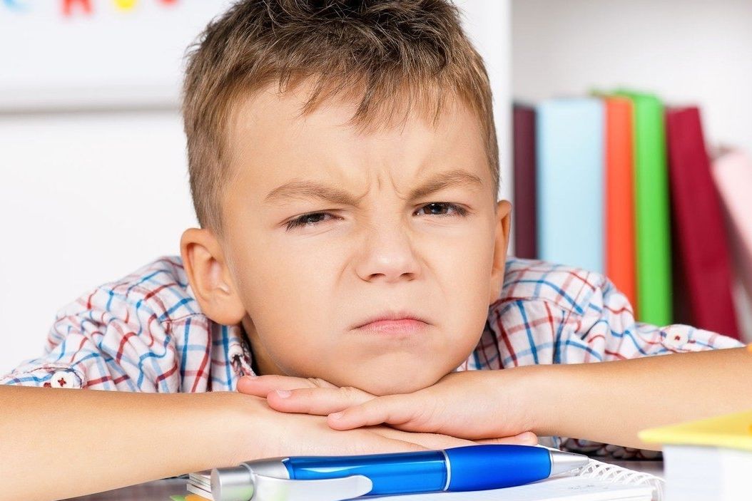 Největší konflikt u domácích úkolů vzniká tím, že se rodič přepne do role učitele.
