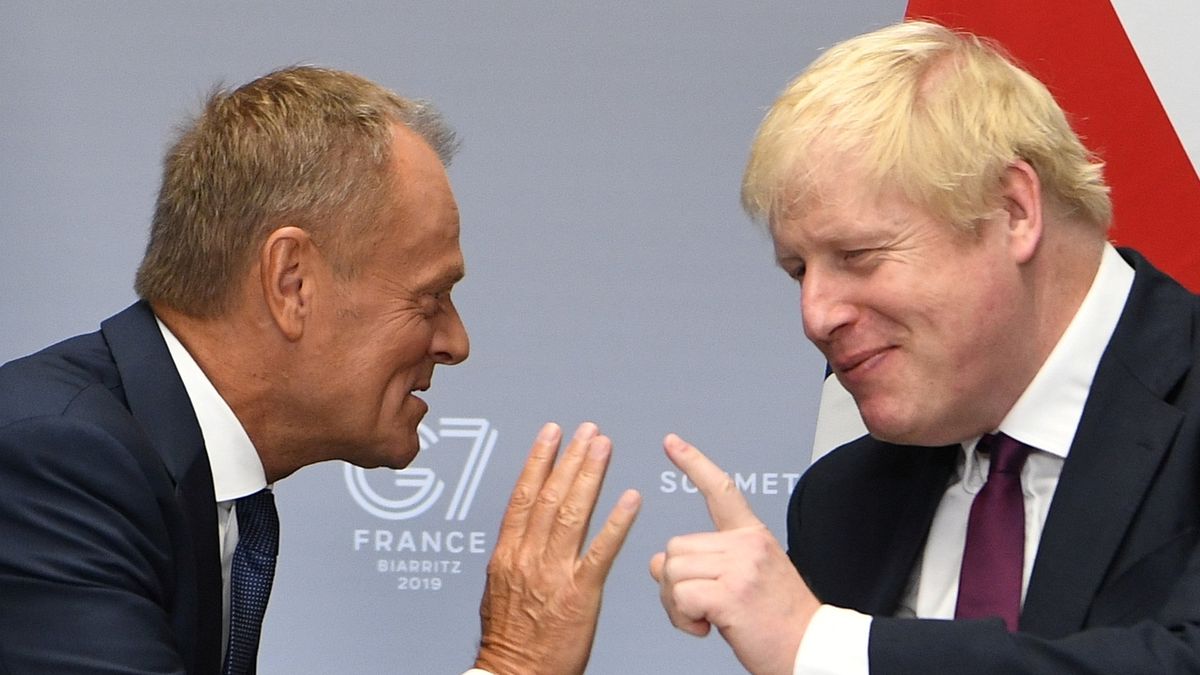 Britský premiér Boris Johnson při jednání s předsedou Evropské rady Donaldem Tuskem (vlevo) 