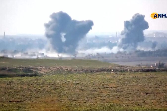 BEZ KOMEMTÁŘE: Civilisté prchají před boji v poslední enklávě IS v Sýrii