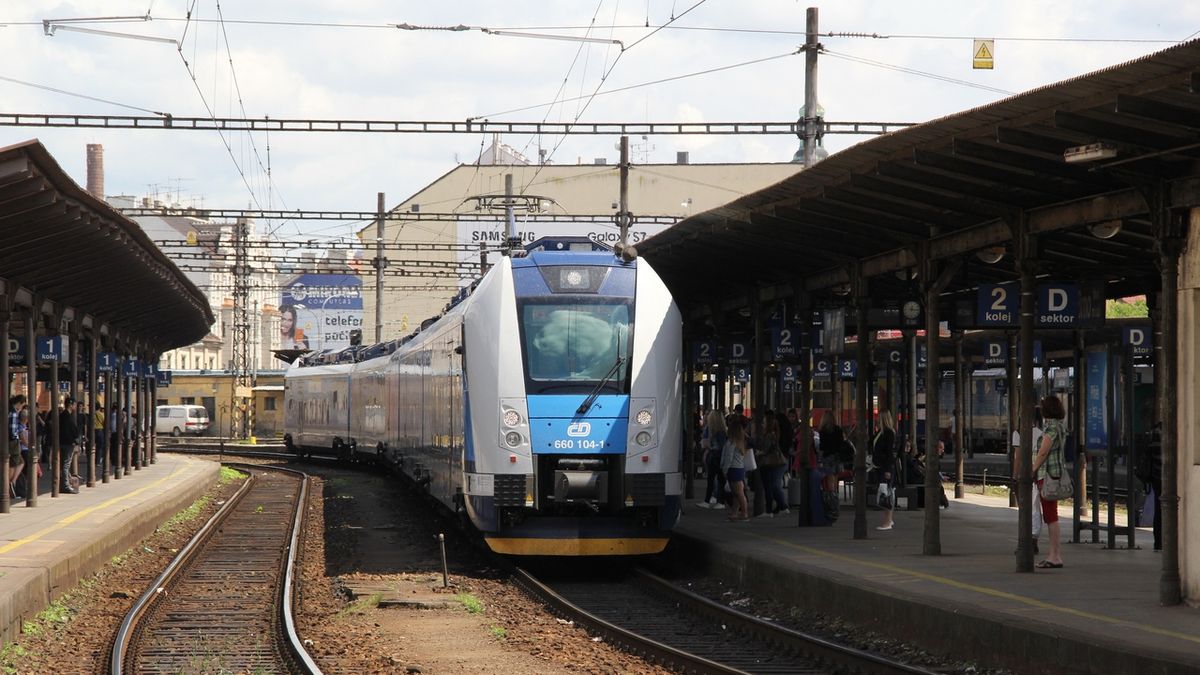 Dopravci posílí dálkové vlaky po Česku i za hranice