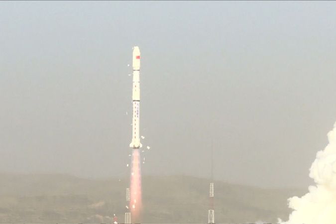 BEZ KOMENTÁŘE: Čína vyslala do kosmu dva satelity pro vědecké experimenty