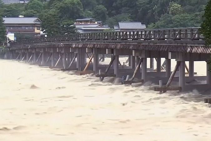 BEZ KOMENTÁŘE: Záplavy v Japonsku