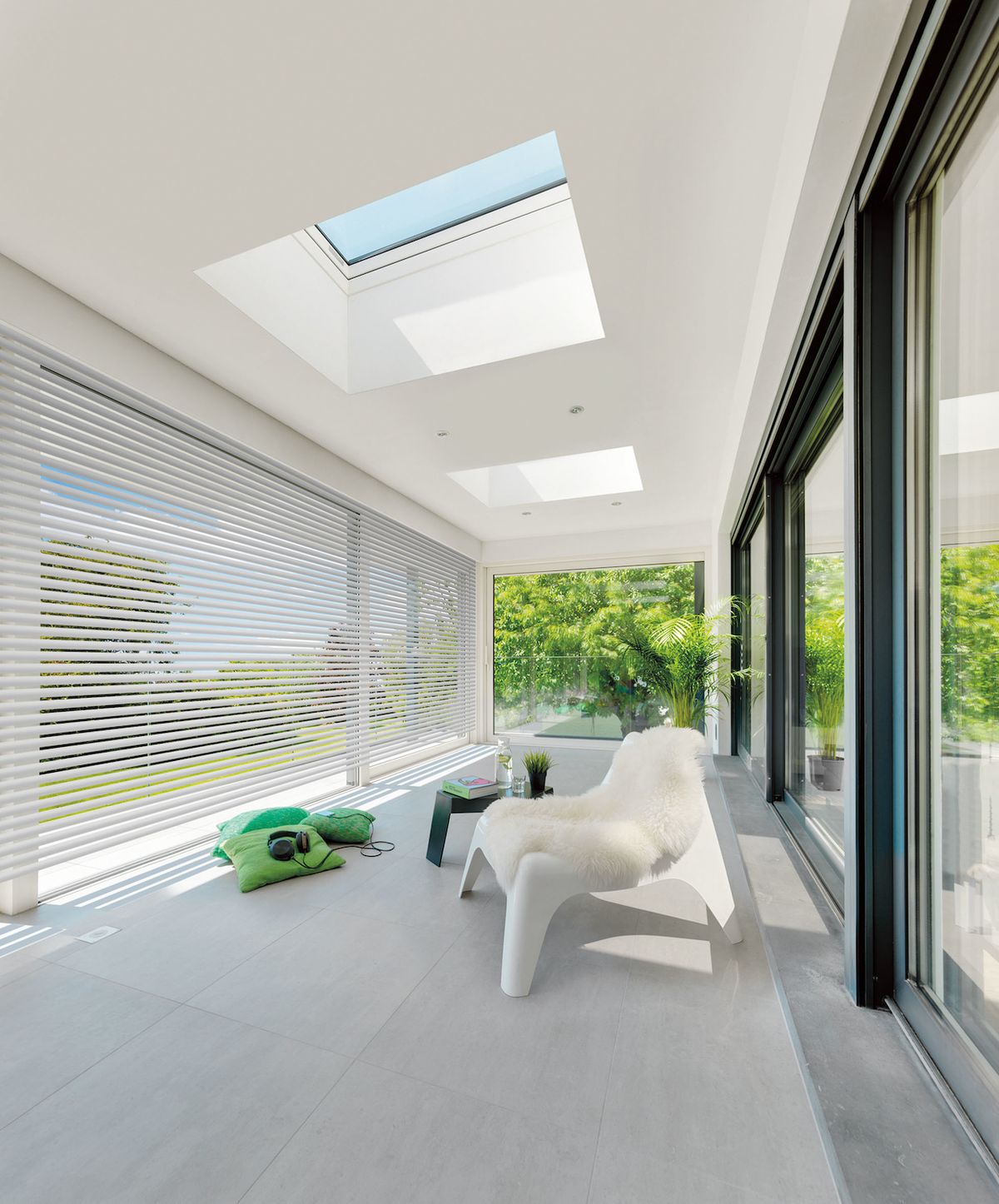 Okna DXF do plochých střech byla konstruována a vyrobena z materiálů nejvyšší kvality, s využitím inovativních řešení a důrazem na estetiku. 