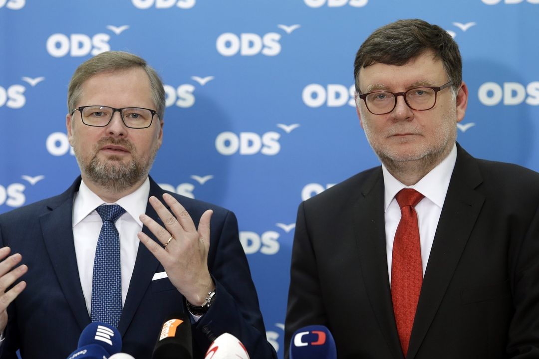 Petr Fiala (vlevo) a Zbyněk Stanjura na tiskové konferenci ODS
