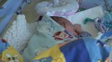 Žena tajně porodila na ubytovně, dítě skončilo v kritickém stavu v nemocnici 