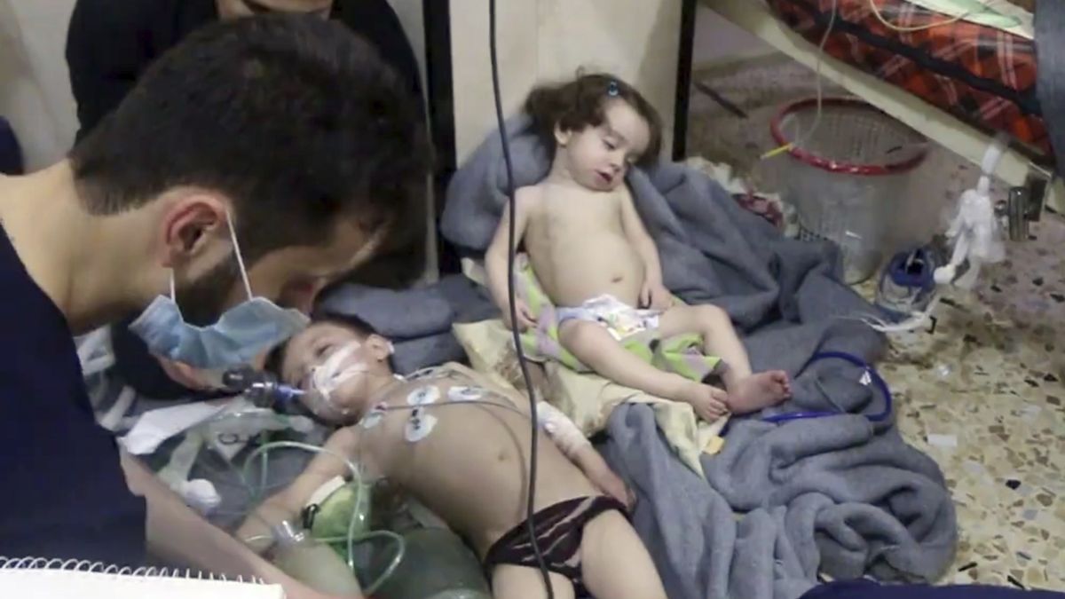 Děti, které byly podle povstalců zasaženy chemickým útokem.