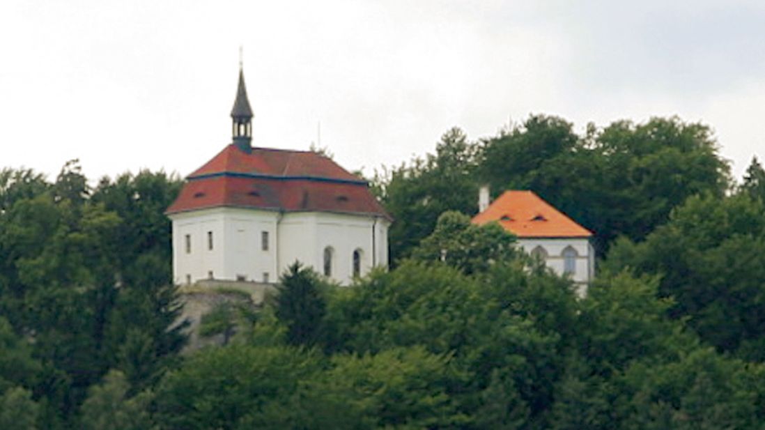 Valdštejnové odvozovali své pojmenování od hradu Valdštejn nedaleko Turnova.