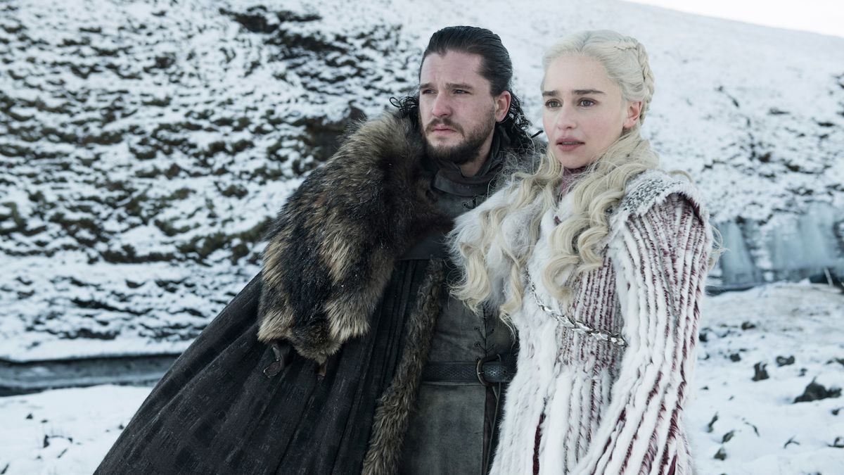 Emilia Clarkeová jako „matka draků“ Daenerys a Kit Harington jako Jon Sníh v seriálu Hra o trůny