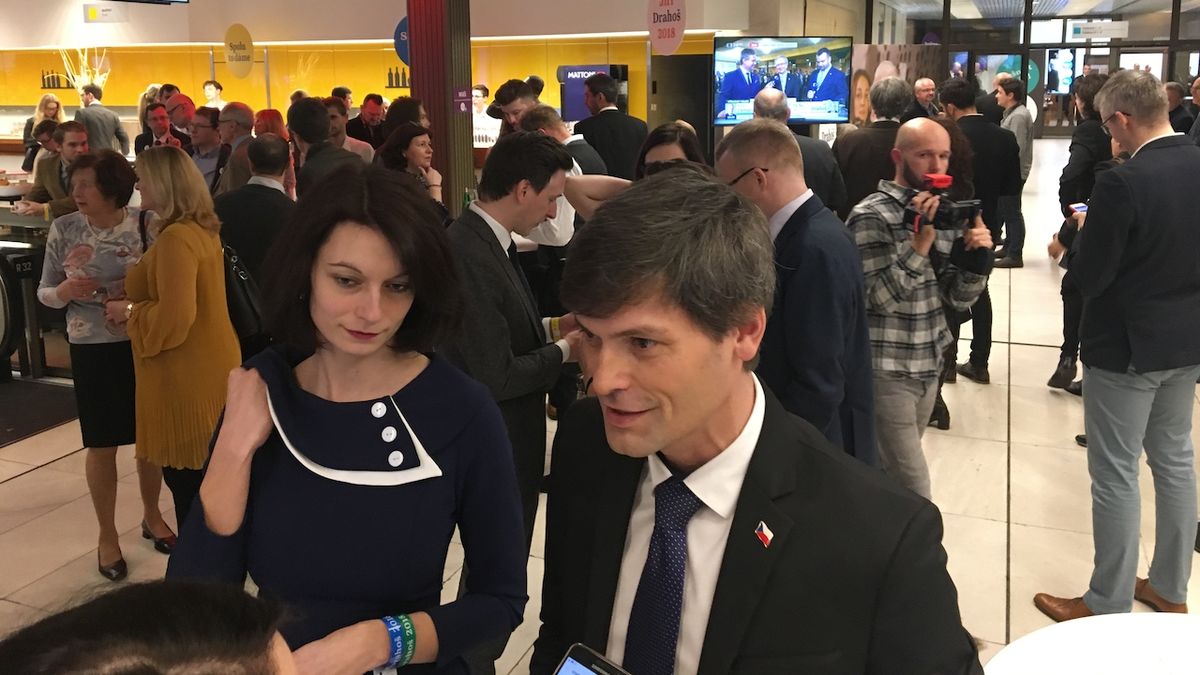 Marek a Monika Hilšerovi ve volebním štábu Jiřího Drahoše při druhém kole prezidentské volby 2018