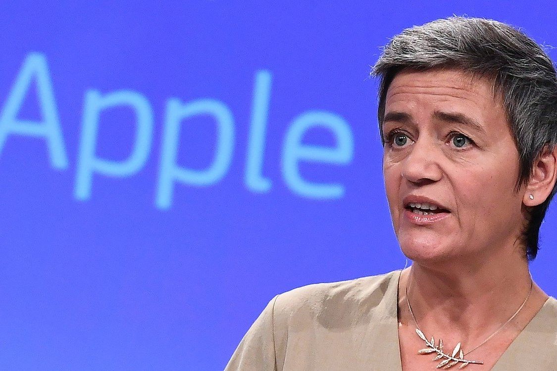 Odvážná eurokomisařka nařídila společnosti Apple, aby v Irsku doplatila ušlé daně, pokutovala i Facebook či Google.