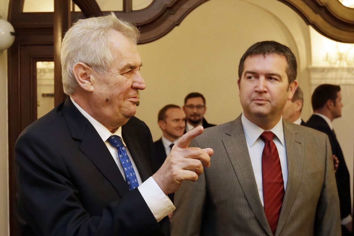 Prezident Miloš Zeman a předseda sněmovny Jan Hamáček (vpravo).