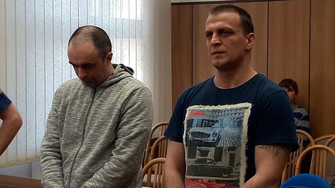 Obžalovaní Ivan Ivanovský a Róbert Simon (vpravo) před Krajským soudem v Táboře. 