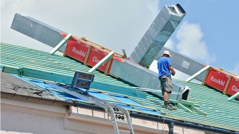 Oprava střechy v ZŠ Beneše v centru Bohumína.