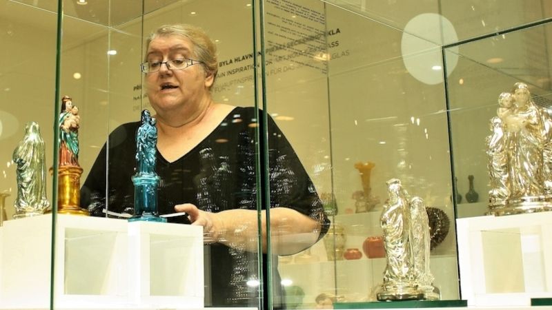 K výstavě Stříbřené poklady lidové zbožnosti Pavilon skla připravil  přednášku Tajemství stříbřeného skla, kterou povede PhDr. Jitka Lněničková 