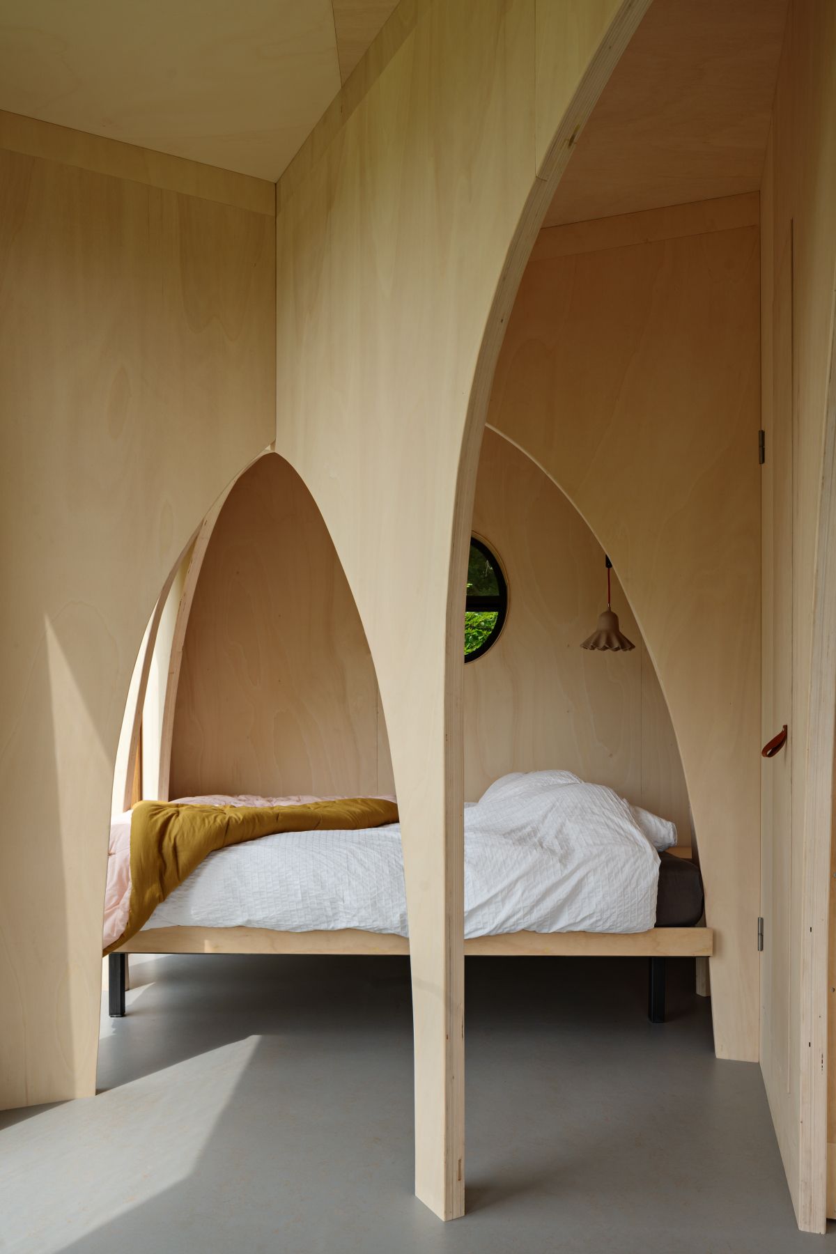 Interiér je z topolového dřeva.