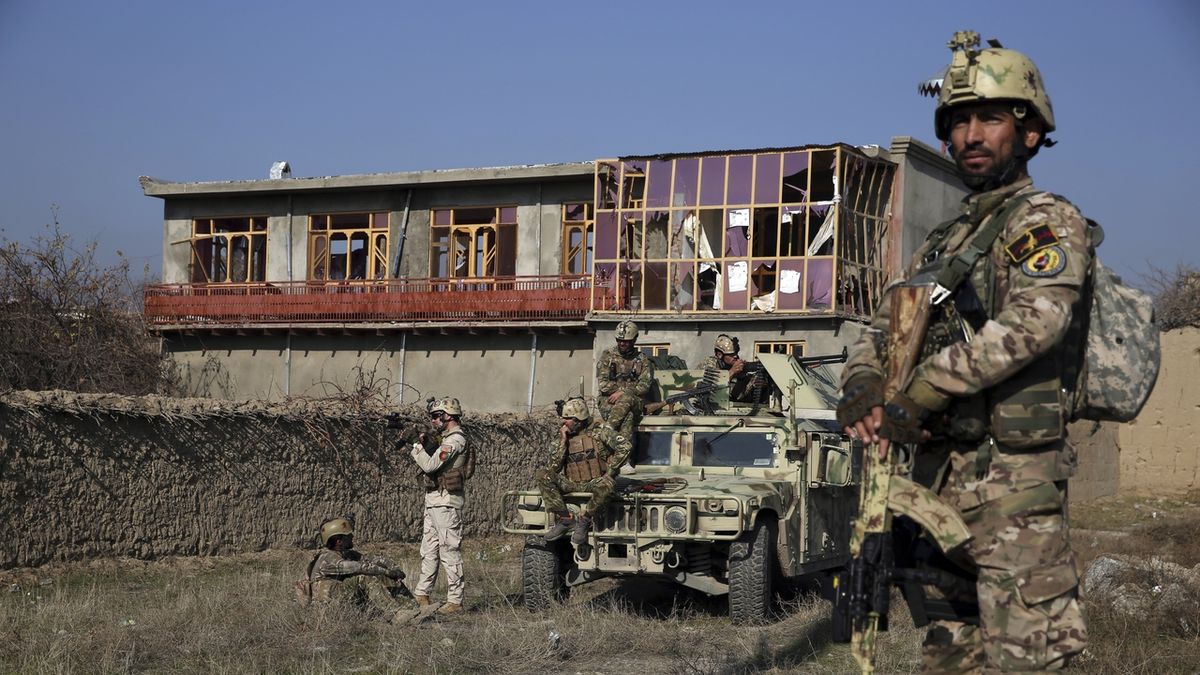 Výbuch poškodil civilní nemocnici u afghánské základny Bagrám, sto zraněných