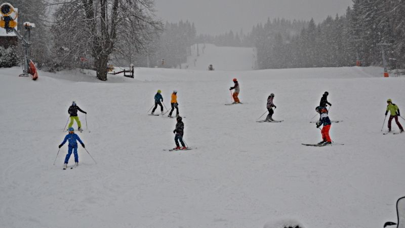 Ve Ski areálu Kopřivná letos prodloužili sjezdovku. 