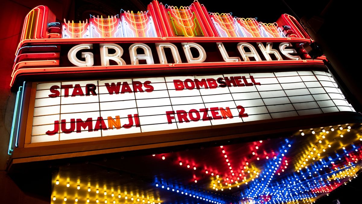 Grand Lake Theater při premiéře nových Hvězdných válek Star Wars: The Rise of Skywalker