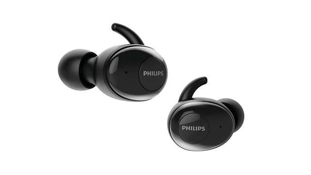 Bezdrátová sluchátka Philips UpBeat jsou vhodná pro všechny milovníky hudby, kteří si chtějí nespoutaně užívat každý okamžik. Díky přenosnému nabíjecímu pouzdru nabízejí 100 hodin poslechu hudby nebo telefonování, 3099 Kč.