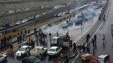 Íránci protestují proti zdražení benzinu. Od pátku je přes sto mrtvých