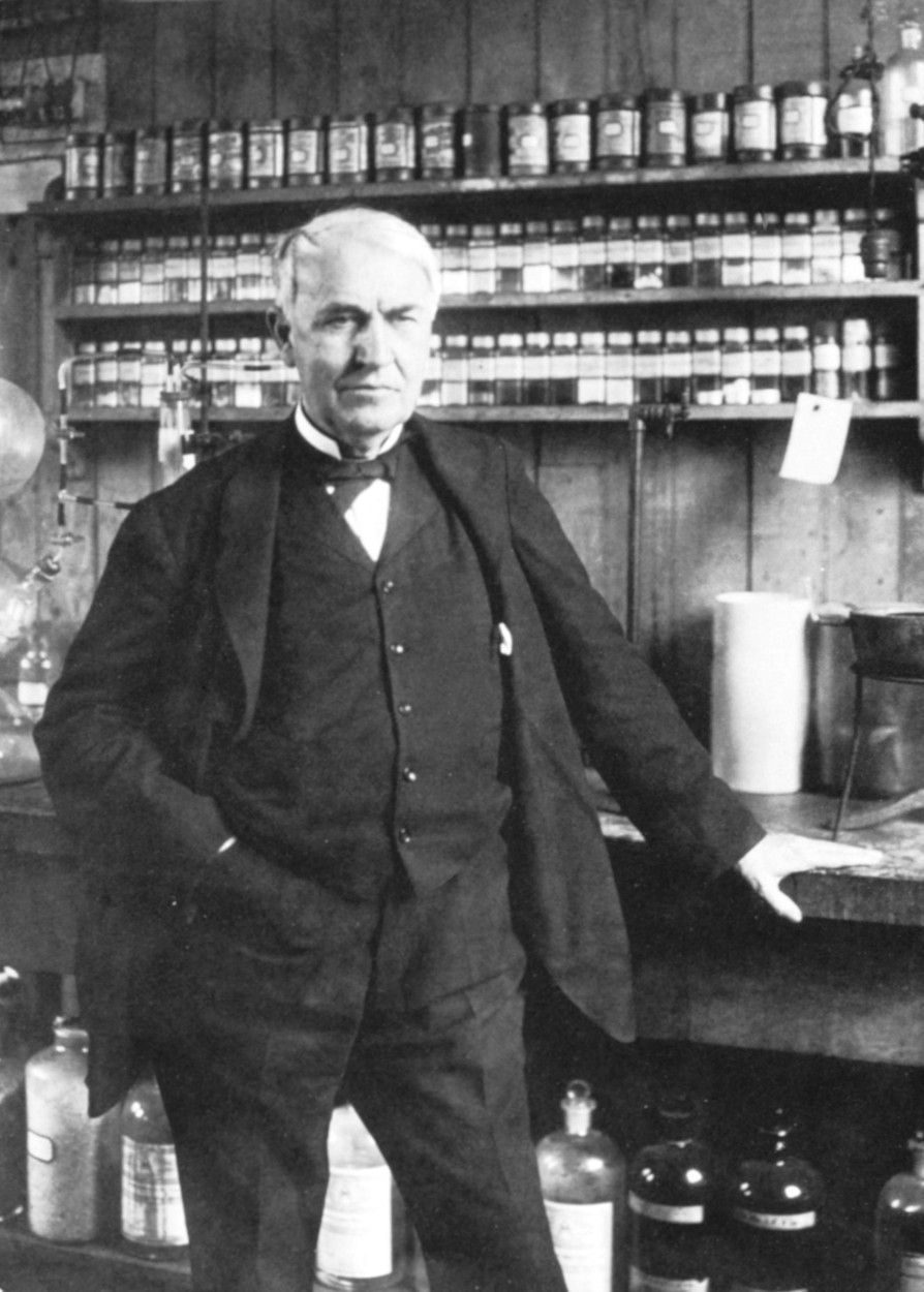 Thomas Alva Edison ve své laboratoři