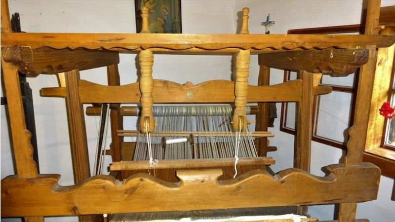 Na svátek sv. Lucie platil zákaz předení na kolovratu, draní peří i tkaní na tkalcovském stavu (Skanzen a muzeum v Pribylině na Slovensku) 