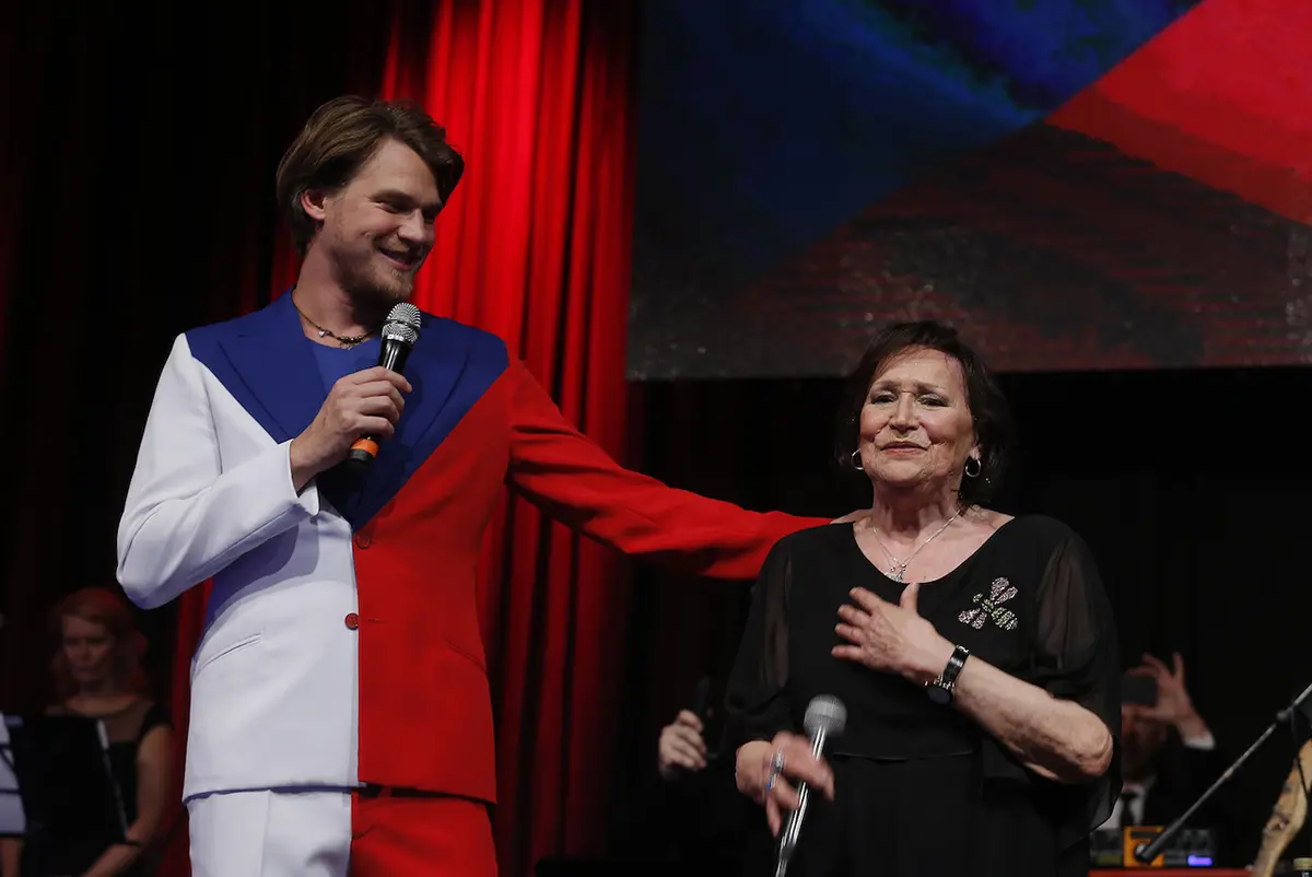 17 Listopad Marta Kubisova Zazpivala I Hymnu Ceskoslovenska