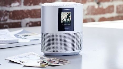 Bose Home Speaker 500 – chytré ozvučení domácnosti, bezdrátový rozvod, služby digitální asistentky Amazon Alexa, Google Assistant a také AirPlay 2, 11 990 Kč
