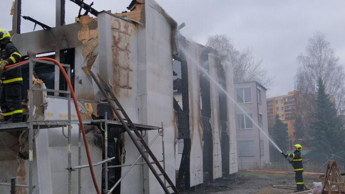 Oheň zničil v Kopřivnici nedostavěný dům za pět milionů