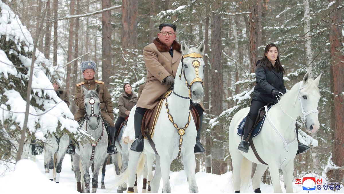 Severokorejský vůdce Kim Čong-un míří k hoře Pektu