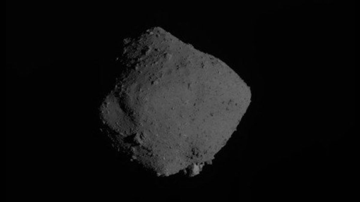 Japonská sonda opouští asteroid Ryugu a letí zpět k Zemi