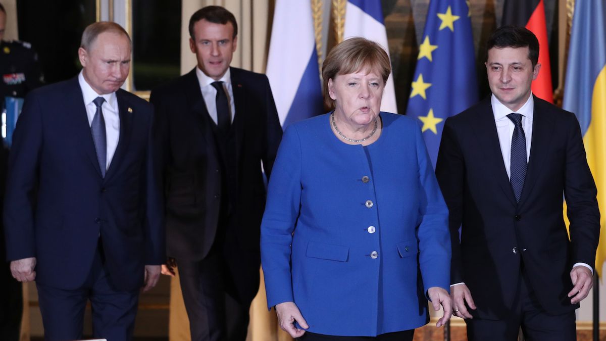 V pondělí začal ve Francii čtyřčlenný summit, kterého se zúčastní zleva Vladimir Putin, Emmanuel Macron, Angela Merkelová a Volodymyr Zelenskyj.