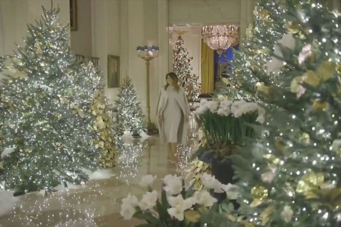 BEZ KOMENTÁŘE: Melania Trumpová ukázala vánoční výzdobu Bílého domu