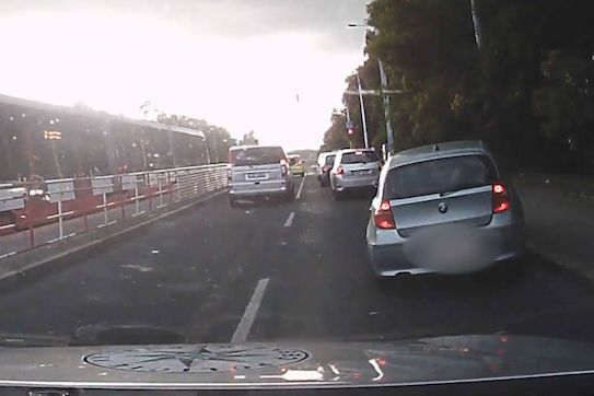 BEZ KOMENTÁŘE: Muž ujížděl Prahou s ukradeným BMW