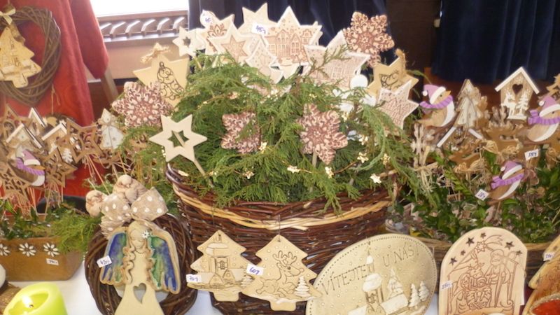 VÍTEJTE U NÁS - tak se přdstavili řemeslníci východočeského regionu, aby svými výrobky přinesli radost do vánočních svátků.