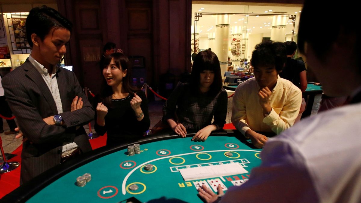Japonský poslanec měl v zemi zavádět kasina, zatkli ho pro podezření z korupce