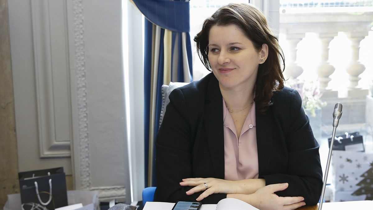 Ministryně práce Jana Maláčová na pondělním jednání vlády.