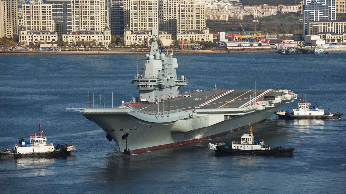 Letadlová loď Šan-tung, kterou vyrobila Čína