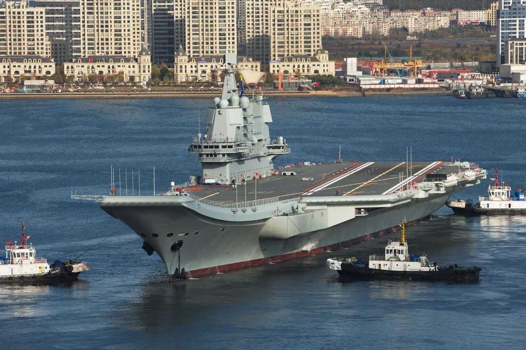 Letadlová loď Šan-tung, kterou vyrobila Čína