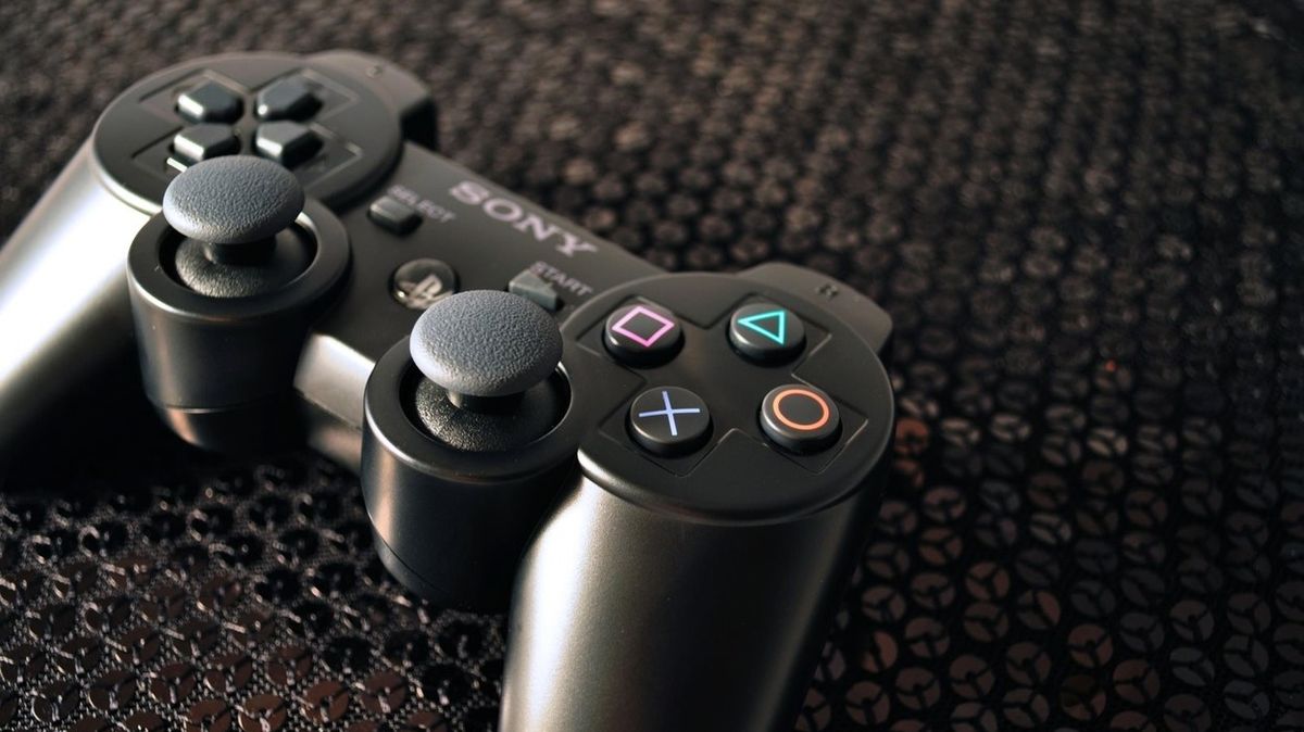 Ovladač DualShock od PlayStationu